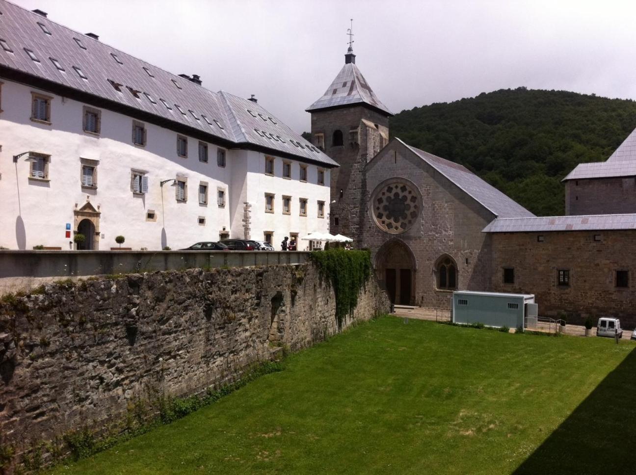 Hotel Roncesvalles Exterior photo